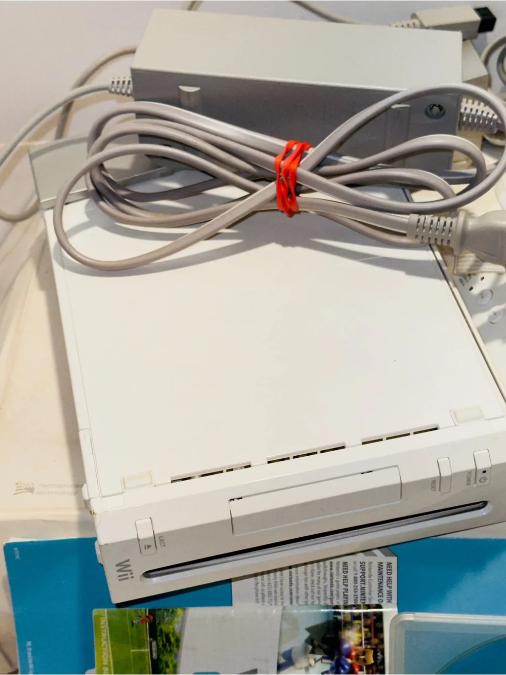Nintendo Wii Console & Box Bundle White RVL-001 + Wii Sports + 2 Remotes Tested